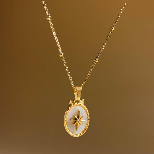 Collier en acier pendentif ovale nacre étoile strass